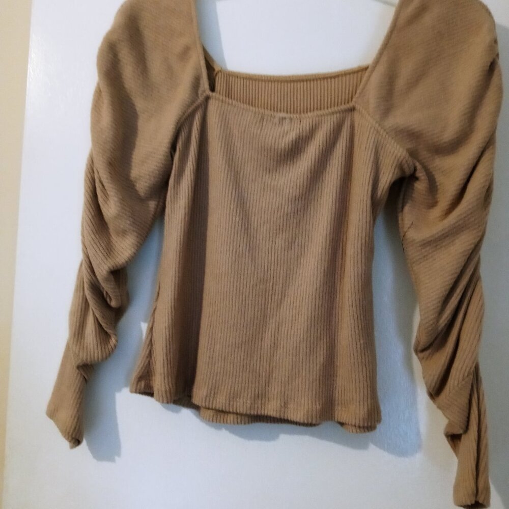 💚 a love like you Tan Color Rib Puff Sleeve Square Neckline L/weight sweater M